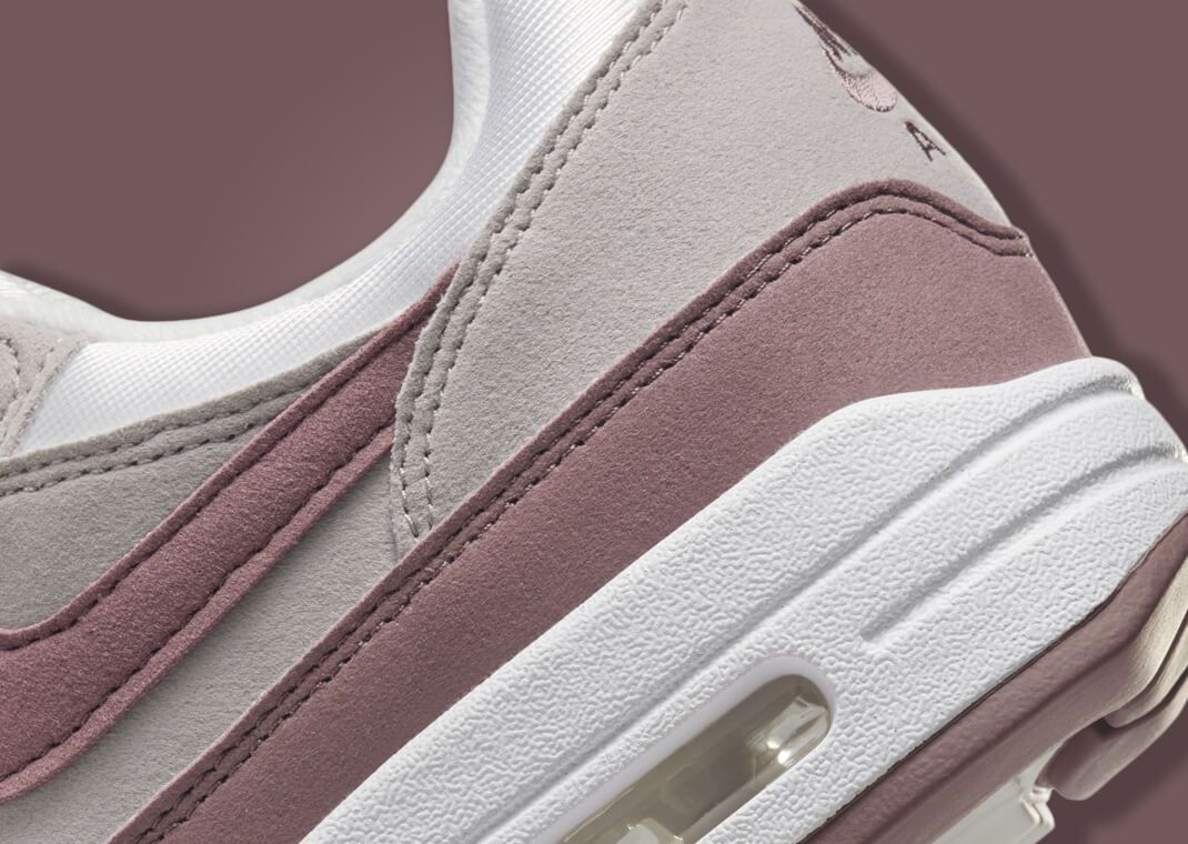 NIKE ナイキHF6405-227 Earth/Smokey Mauve Nike Zoom Vomero 5 M - Dusted Clay/Platinum Violet/Smokey