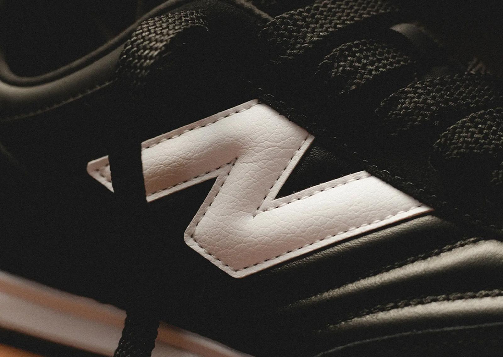 New Balance RC42 Black White Detail