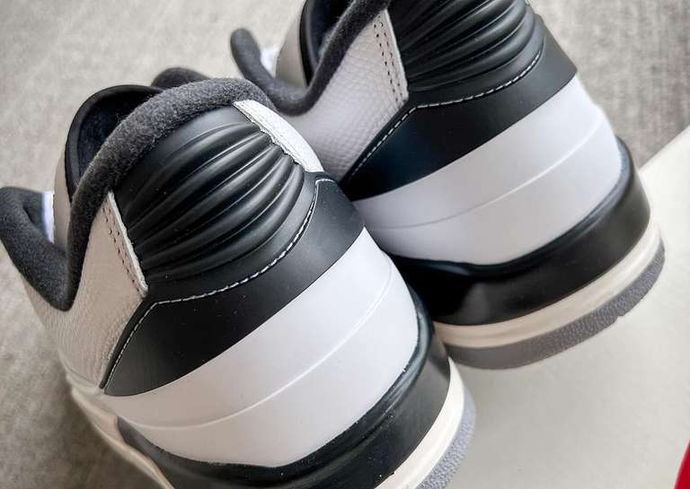 Air Jordan 2/3 White Black Back Heel Detail