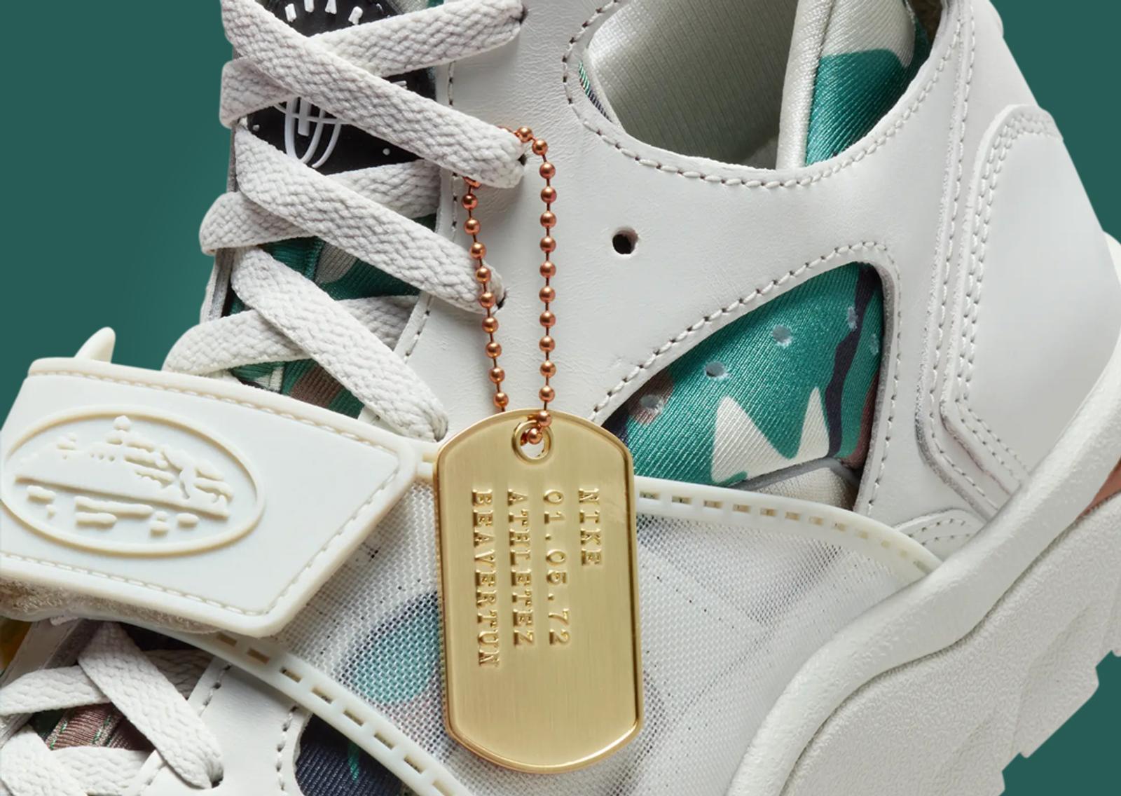 Corteiz x Nike Air Trainer Huarache Light Bone Keychain