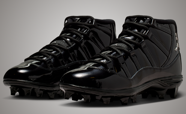 Air Jordan 11 Retro Cleat Black