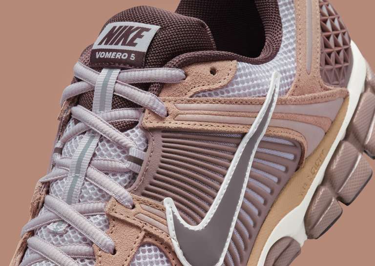 Nike Zoom Vomero 5 Terra Blush Sanddrift Midfoot Detail
