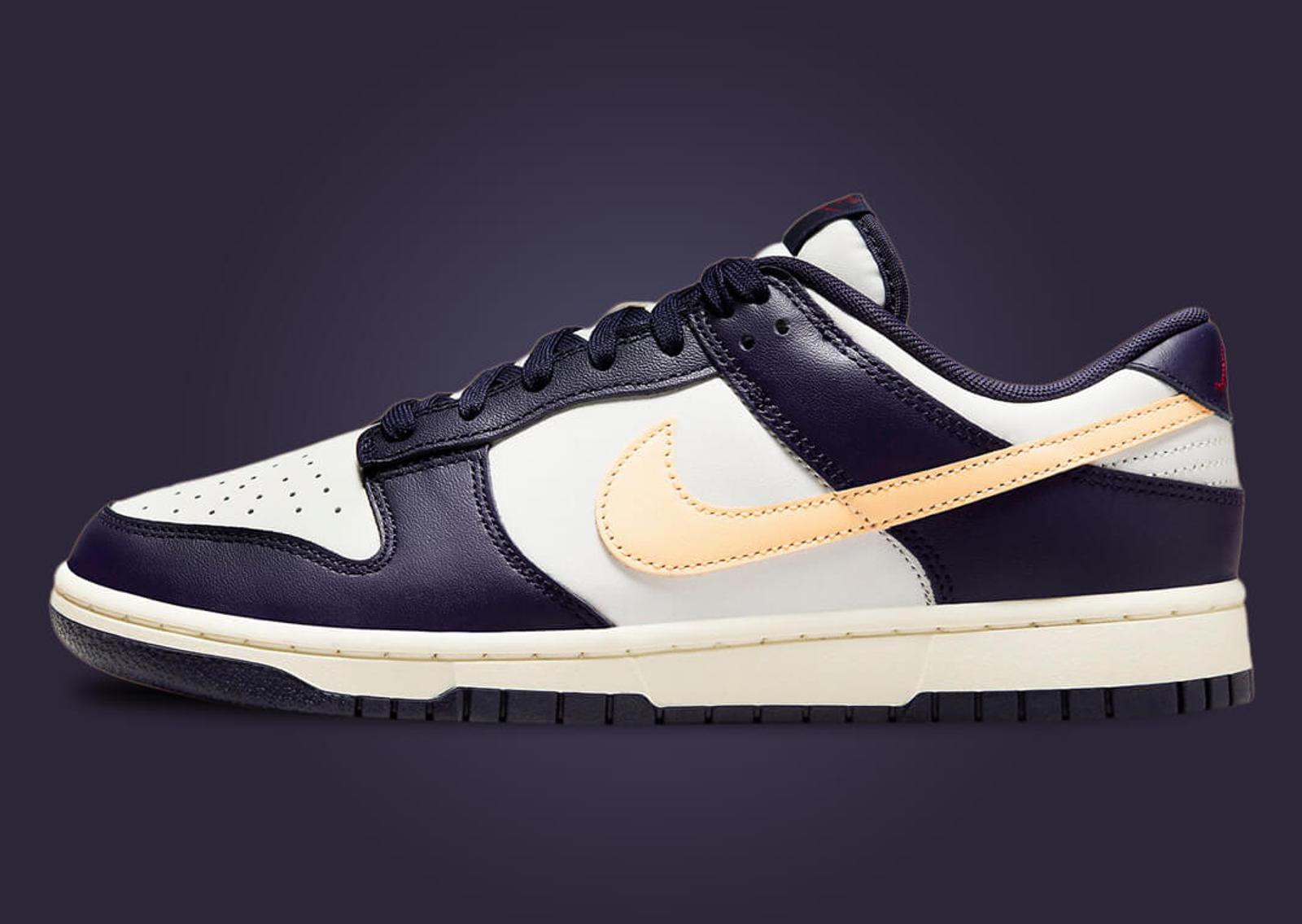 Nike Dunk Low Midnight Navy Pale Vanilla Lateral