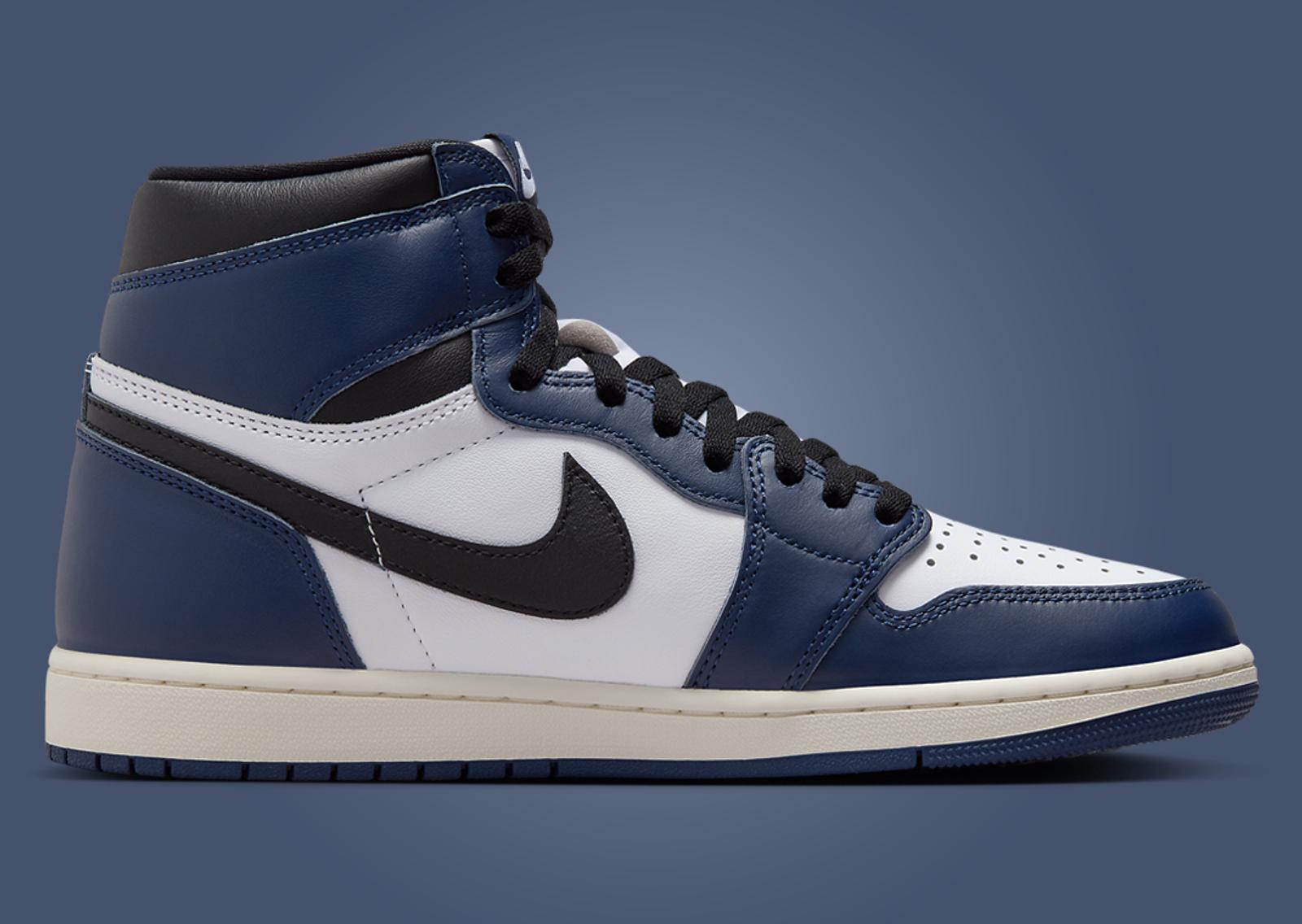 Air Jordan 1 Retro High OG Midnight Navy Medial