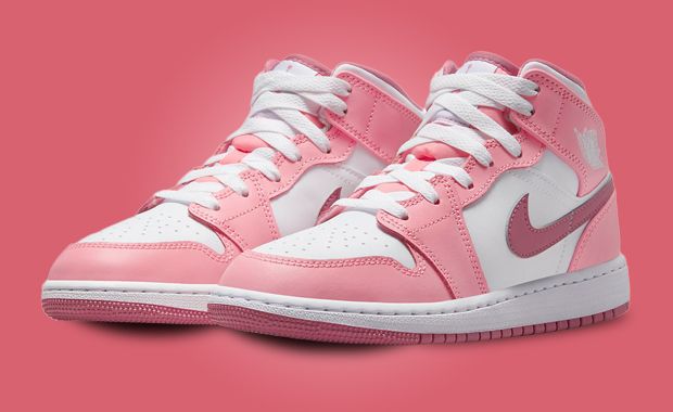 Womens white best sale jordan 1 mid