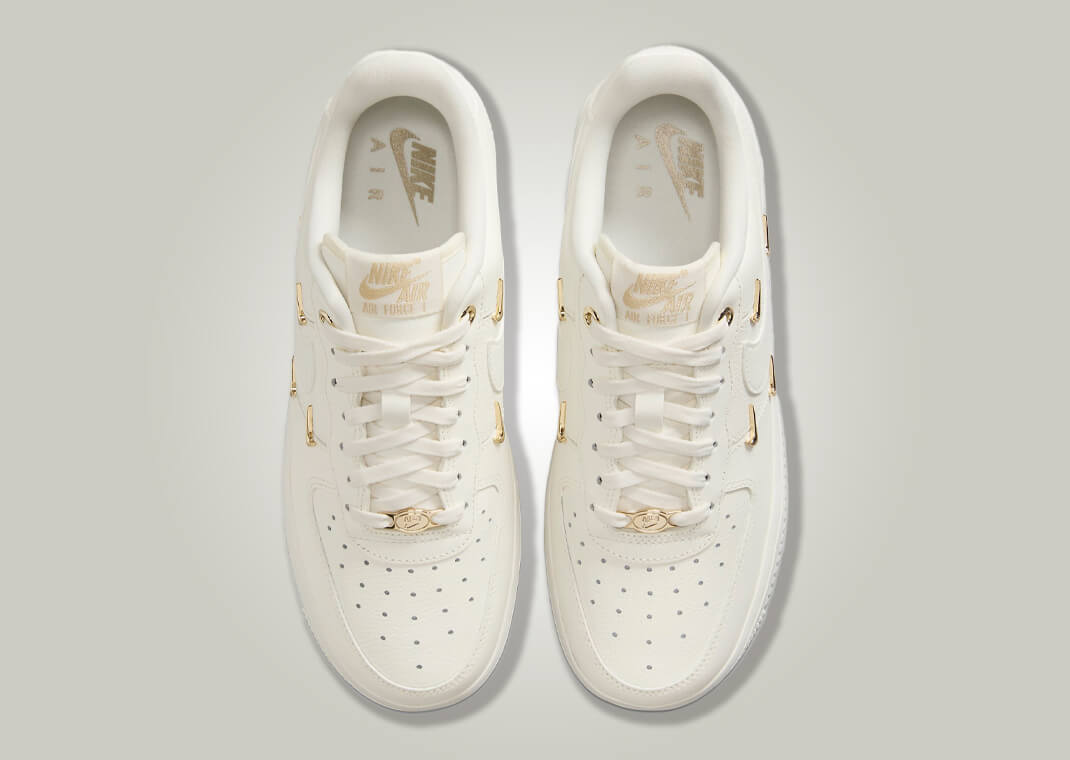 公式正規品!★ AIR FORCE 1 LOW LLIC GOLD (W) The Nike Air Force 1 Low LX Sail Metallic Gold Releases