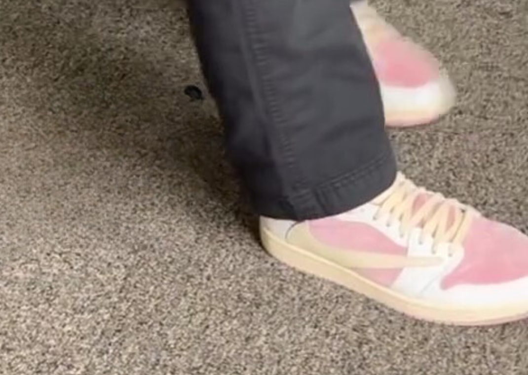 travis scott low pink laces