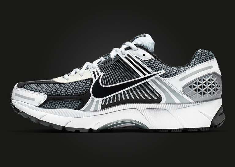 Nike Zoom Vomero 5 SE SP Dark Grey Black Medial