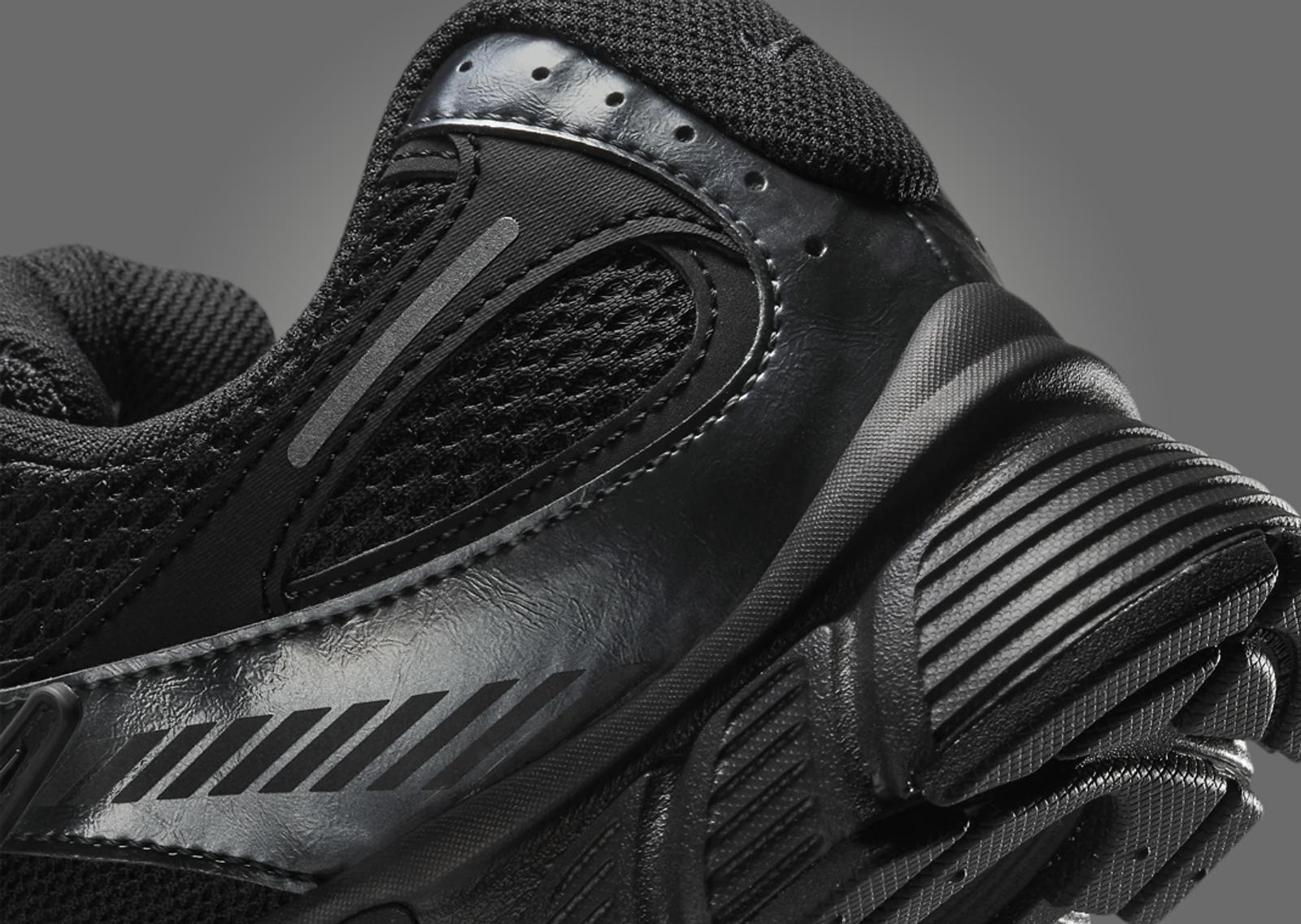 Nike V5 RNR Black Anthracite Heel Detail