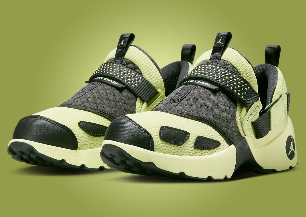 The Women's Exclusive Jordan Trunner LX Luminous Green