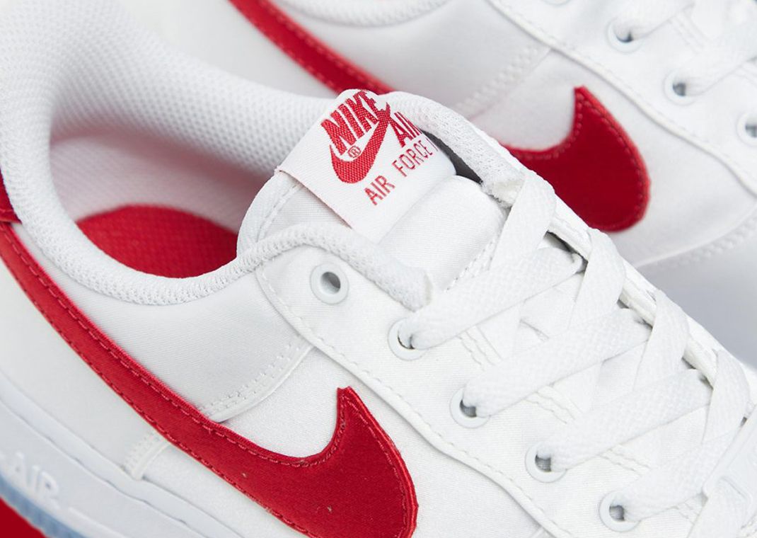 Air forces outlet with red check