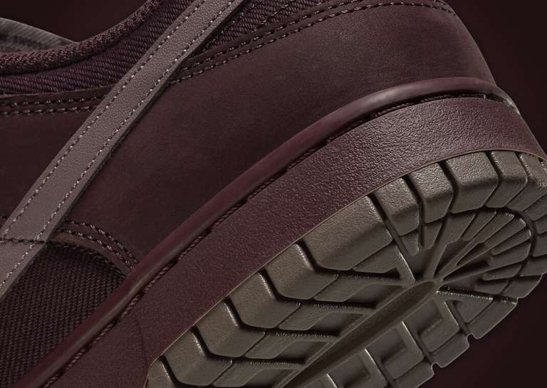 Nike Dunk Low Premium Burgundy Crush Heel