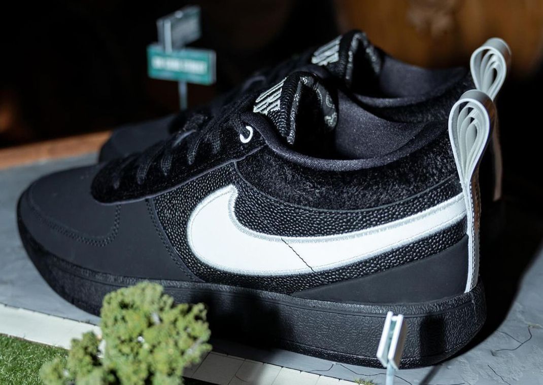 NIKE Book1カスタム Ice Cube Gifted Custom Nike Book 1 For his Nightmare on Cube