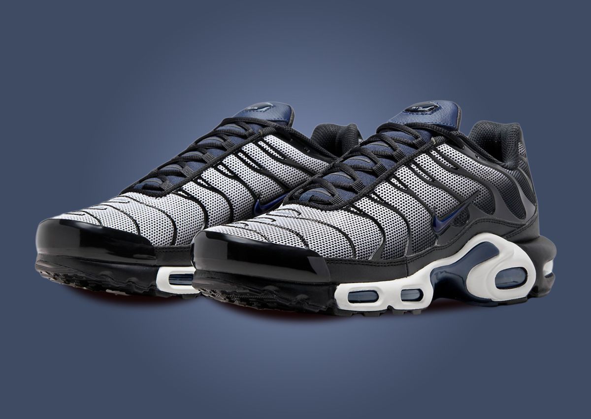 White and navy nike air max plus Clearance