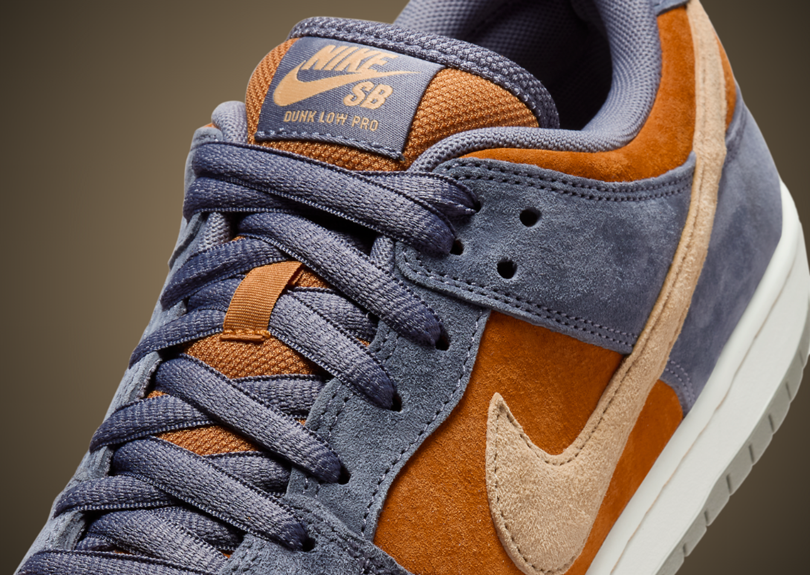 Nike SB Dunk Low Light Carbon Sesame Detail