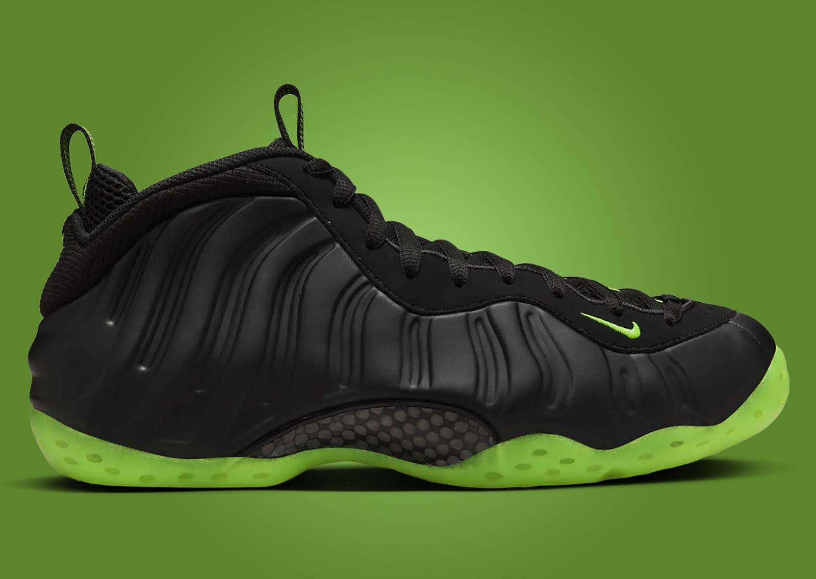 Nike Air Foamposite One Black Volt Lateral Right