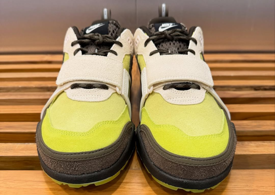 【ナイキ】★Nike x Travis Scott Zoom Field Jaxx★男女共用★ Travis Scott Nike Zoom Field Jaxx Limelight | SneakerNews.com