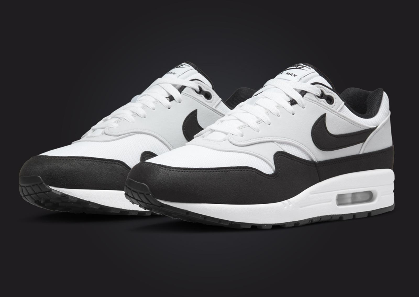 Nike Air Max 1 White Black Angle