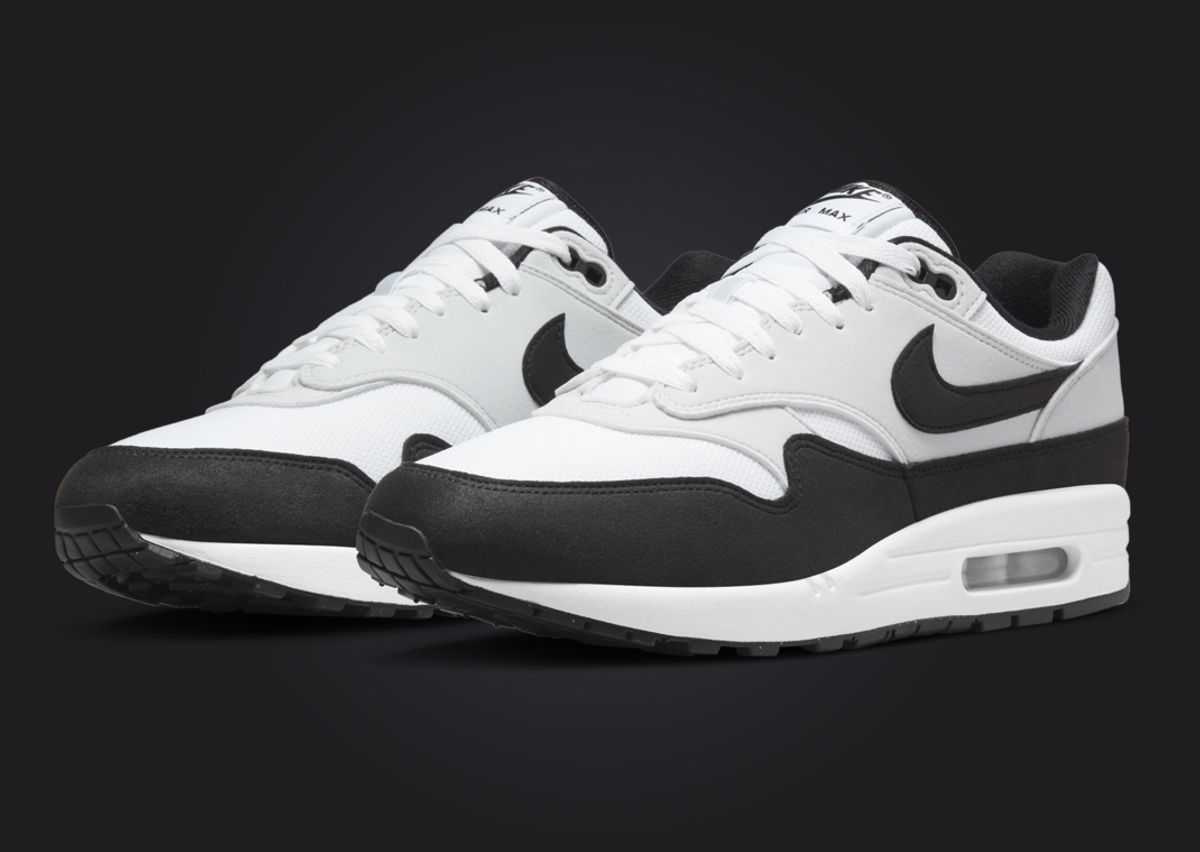 Nike airs black and white Outlet