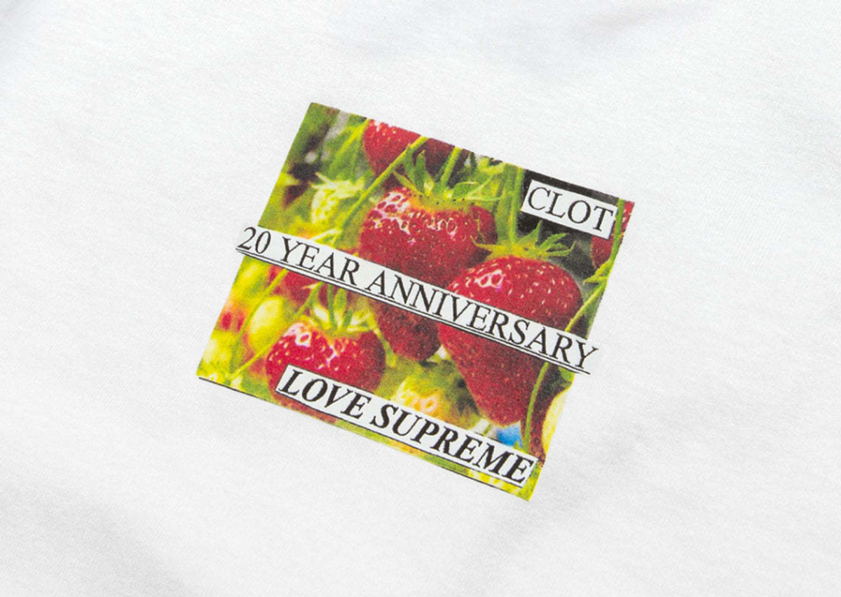 Supreme strawberry tee hotsell