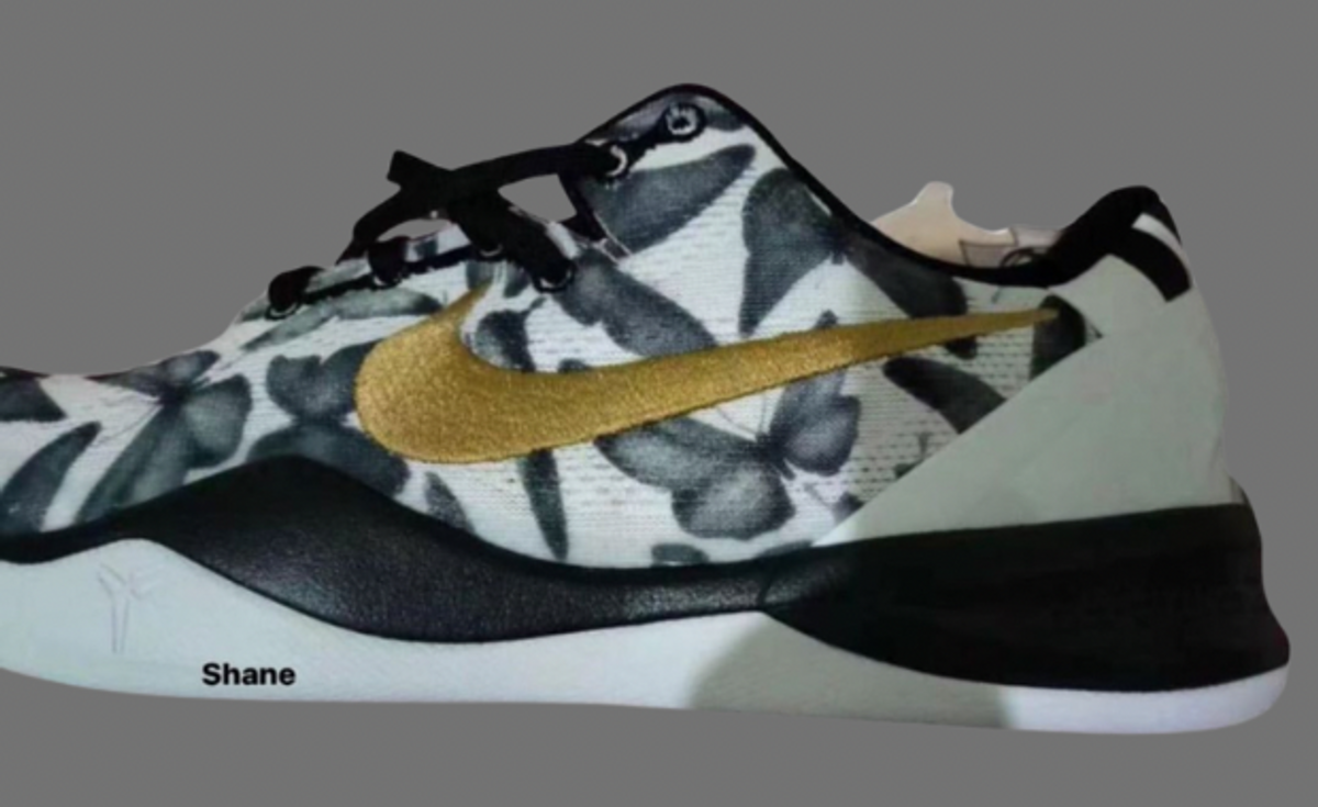 Nike Kobe 8 Protro Mambacita In-Hand