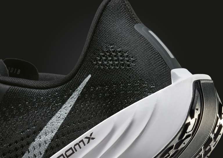 Nike Pegasus Plus Black Pure Platinum Heel Detail