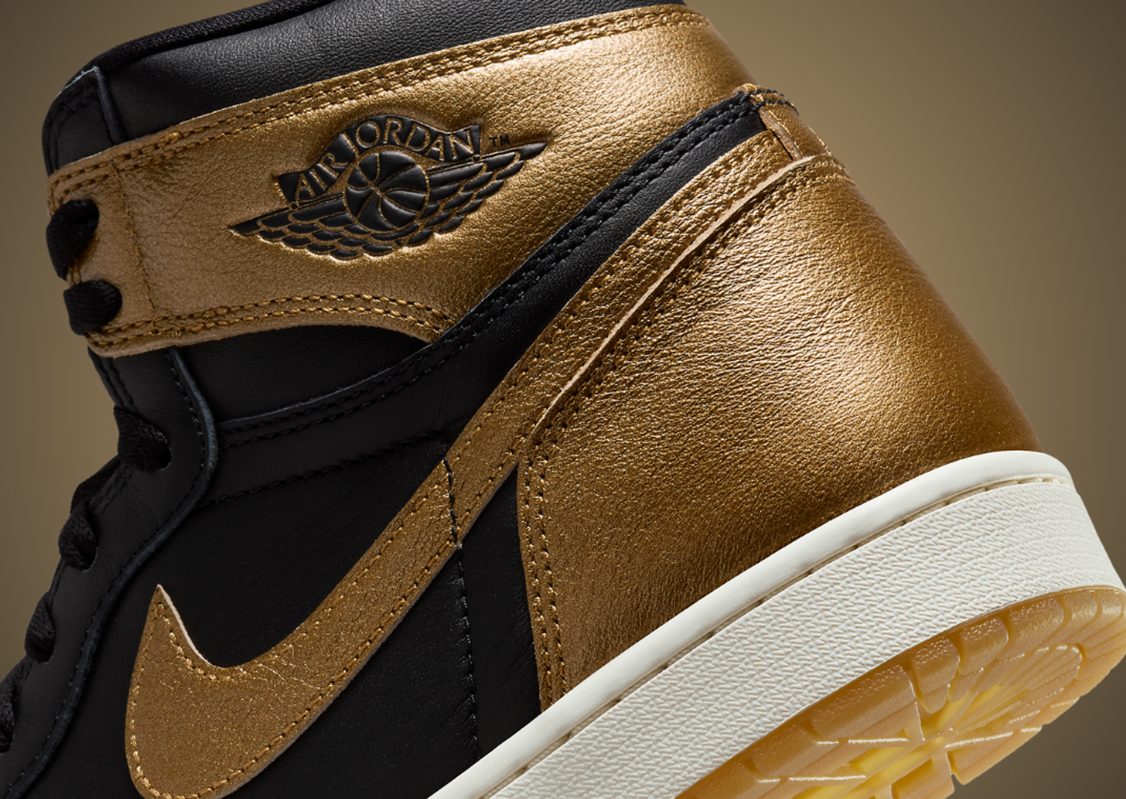 Air Jordan 1 Retro High OG Black Metallic Gold Detail