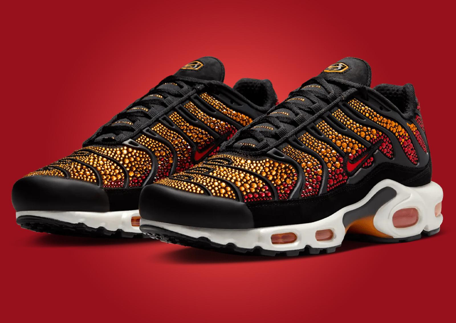 Swarovski x Nike Air Max Plus Sunset (W) Angle