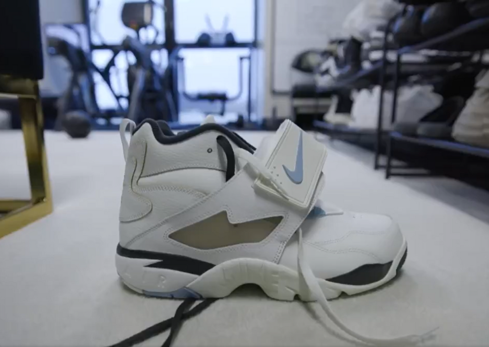 Nike Air Diamond Turf Must Be The Money Lateral Right