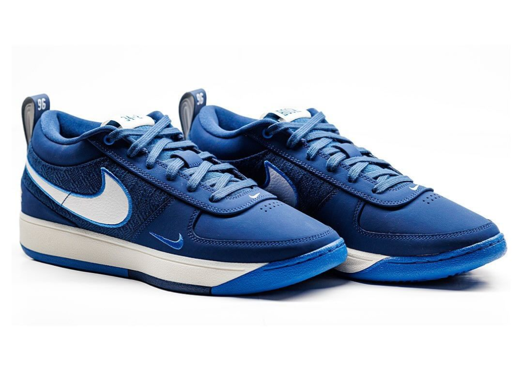 (希少・レア) NIKE University of Kentucky The University of Kentucky Gets an Exclusive Nike Book 1