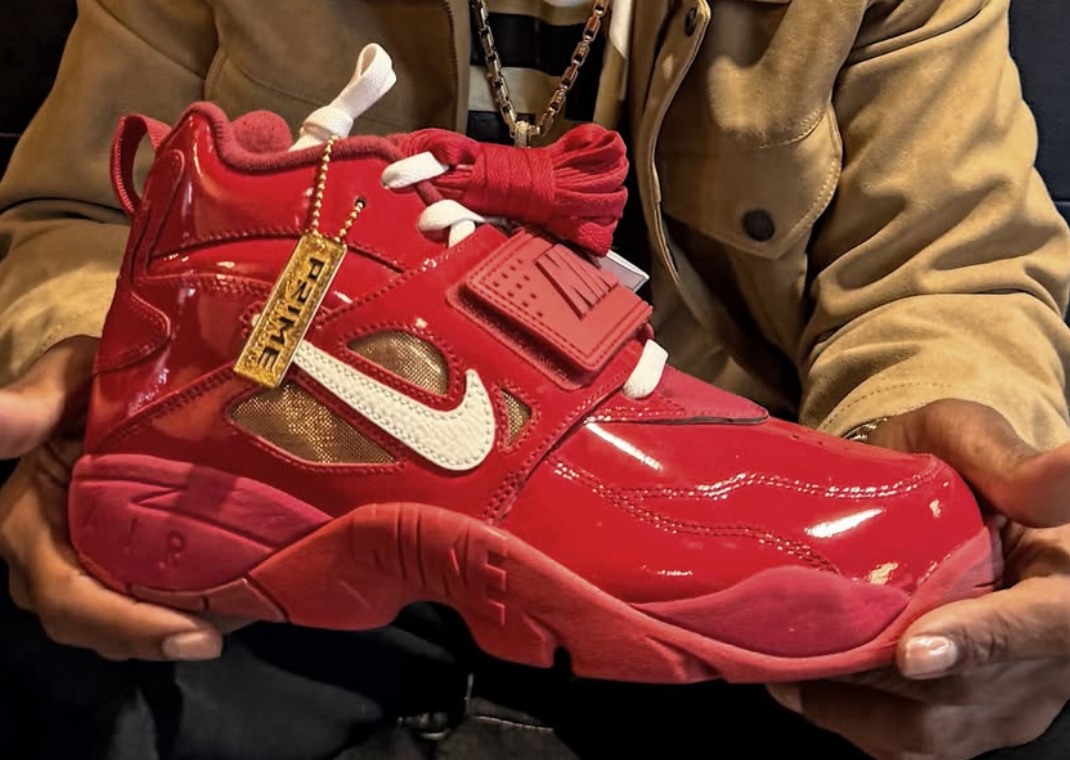 the in is Love レッドスニーカーズ　DIVE details drops Day” “Valentine's Low Dunk Nike 💕 邦楽