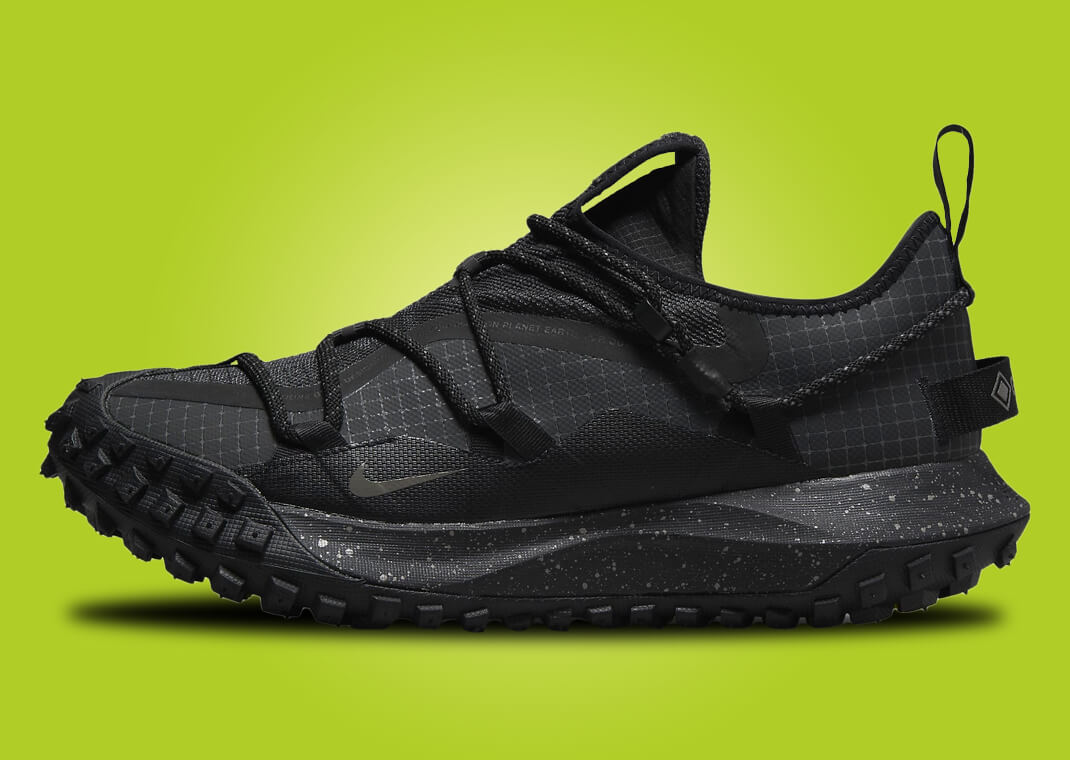 Nike ACG's Mountain Fly Low Gore-Tex Returns in Dark Smoke Grey