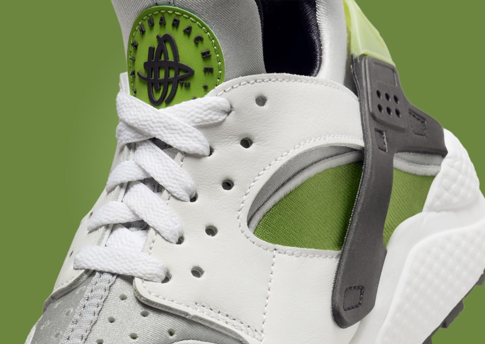 Nike Air Huarache Chlorophyll (W) Tongue Detail