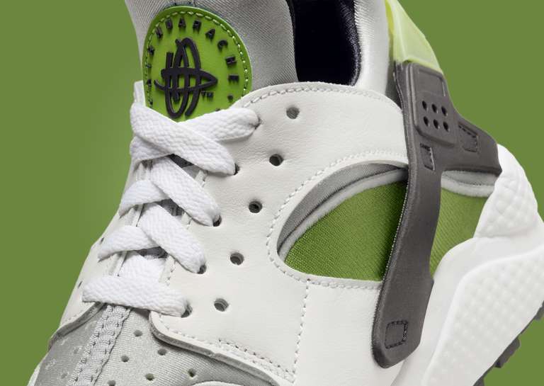 Nike Air Huarache Chlorophyll (W) Tongue Detail