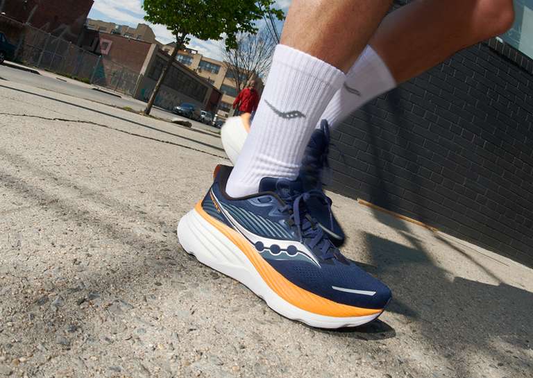 Saucony Hurricane 24 Blue Orange On-foot 1