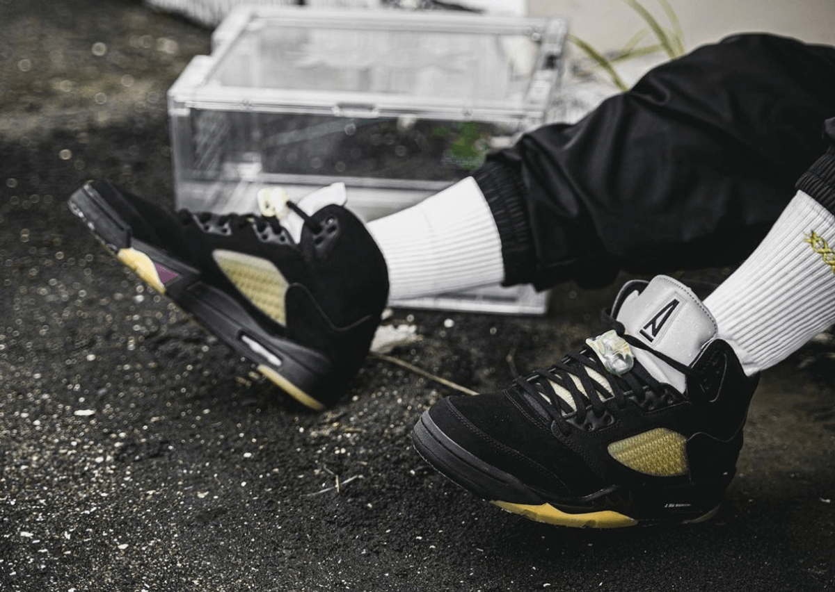 Jordan 5s 2025 black and gold