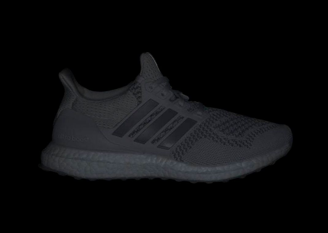 Adidas ultra boost outlet triple black indonesia