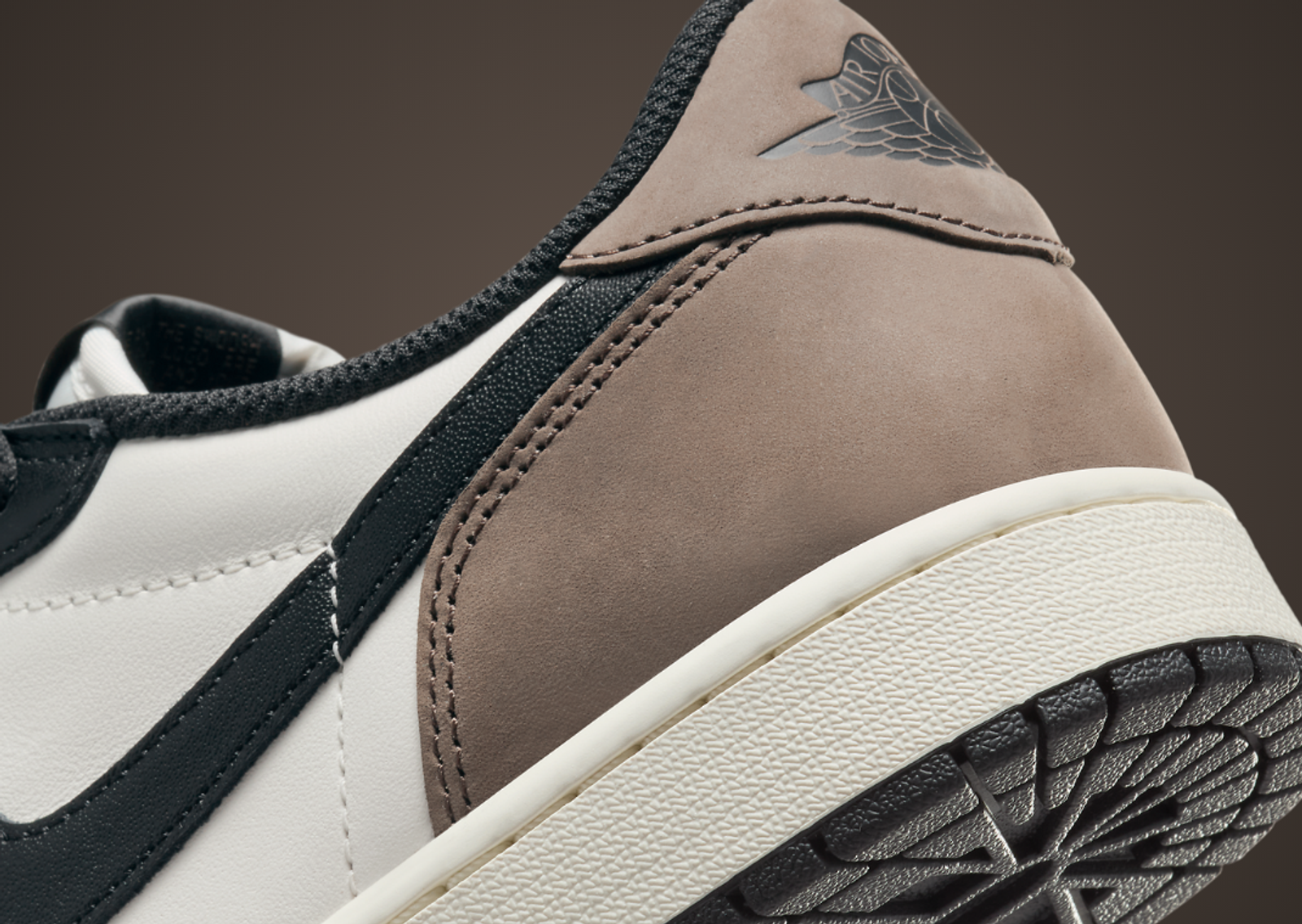 Air Jordan 1 Retro Low OG Mocha Heel Detail