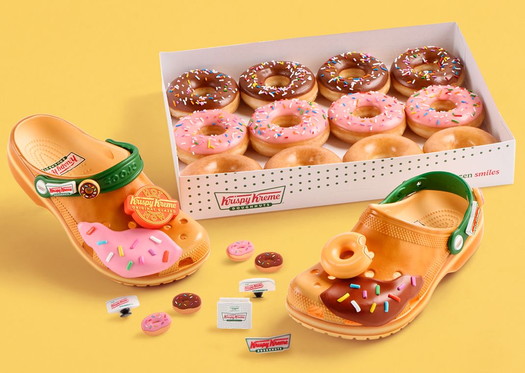 Krispy KremeCrocsクロックスクリスピークリーム25cm The Krispy Kreme x Crocs Classic Clog Releases August 2025