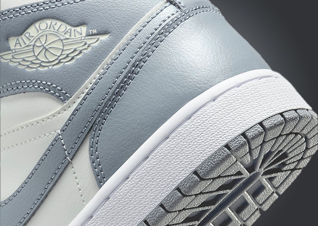 人気 ☆NIKE☆ (W) JORDAN 1 MID SAIL STEALTH Nike Air Jordan 1 Mid Stealth Sail Grey White Shoes BQ6472