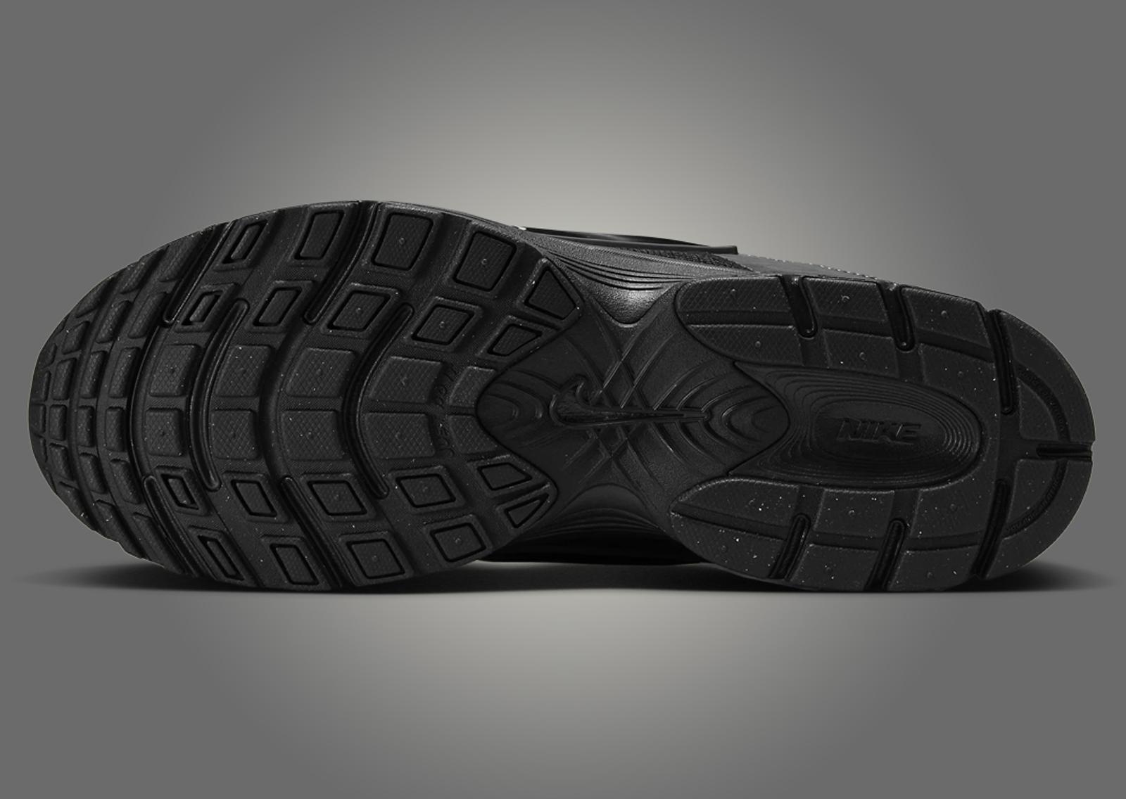 Nike V5 RNR Black Anthracite Outsole