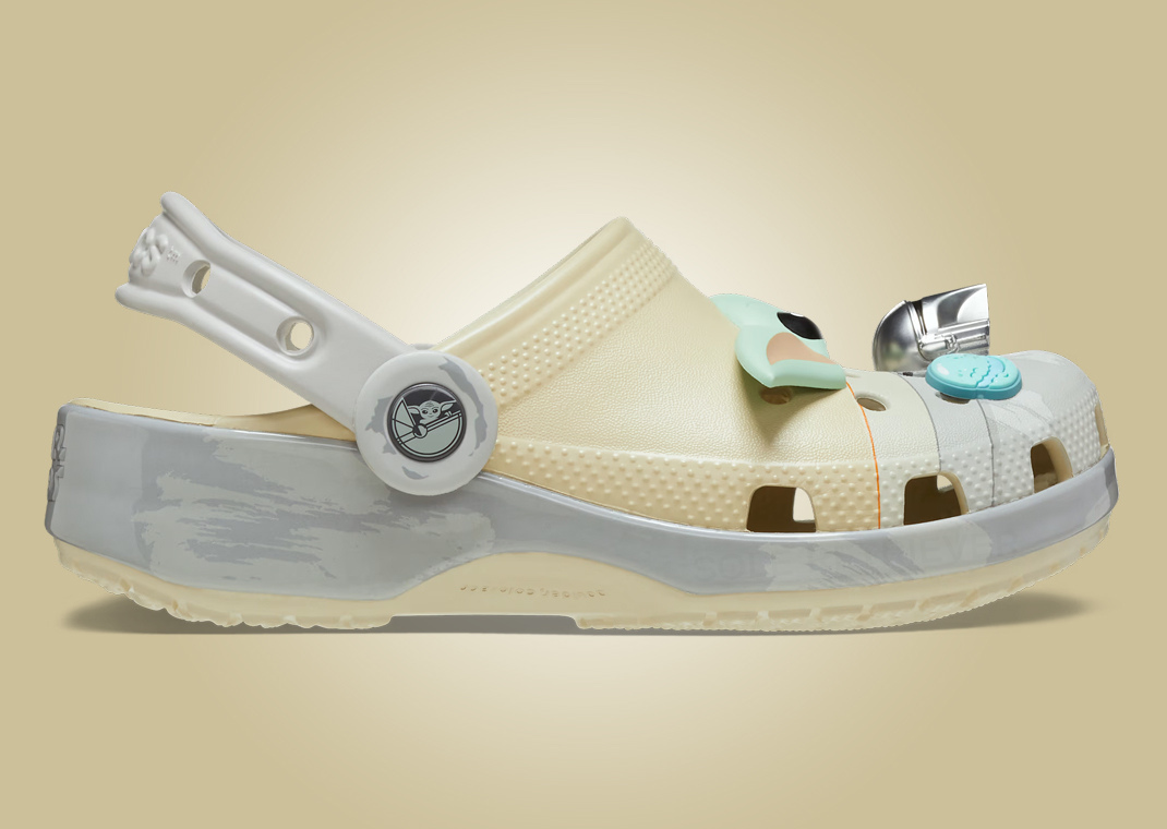 New CROCS X DISNEY Parks STAR WARS MANDALORIAN CLASSIC Mandalorian CLOG JIBBITZ Disney x Crocs Classic Clog  main image 3