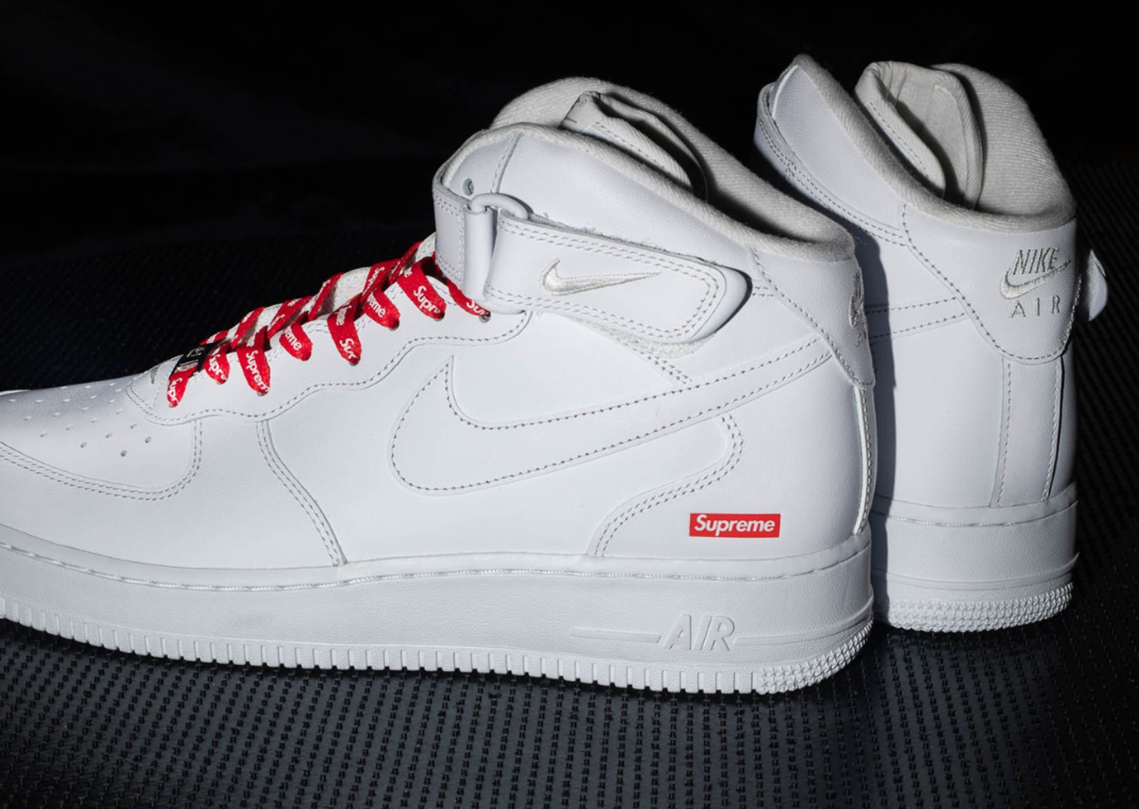 Supreme x Nike Air Force 1 Mid SP White Lateral