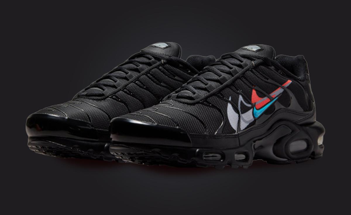 Quadruple Swoosh Details Dress This All-Black Nike Air Max Plus