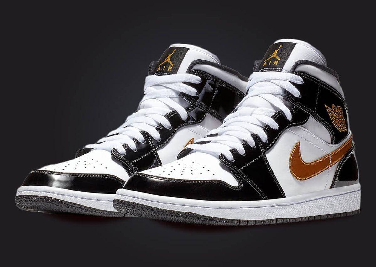 jordan retro 1 black gold white