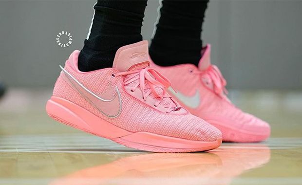 New hot sale pink lebrons