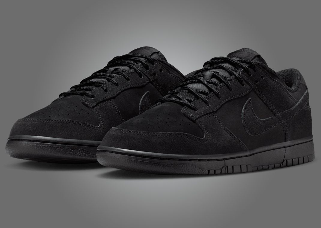 最終値下げ‼️Nike SB Dunk Low Triple Black 26.5 Nike SB Dunk Low Drops in 'Triple Black'