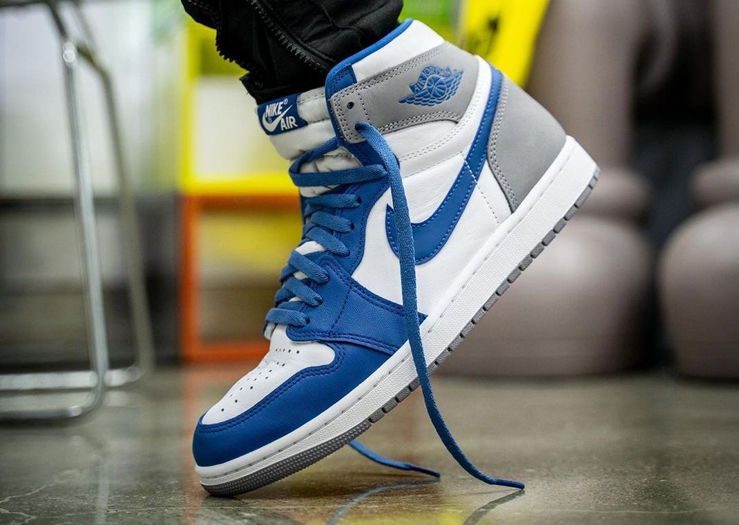 Official Look At The Air Jordan 1 Retro High OG True Blue