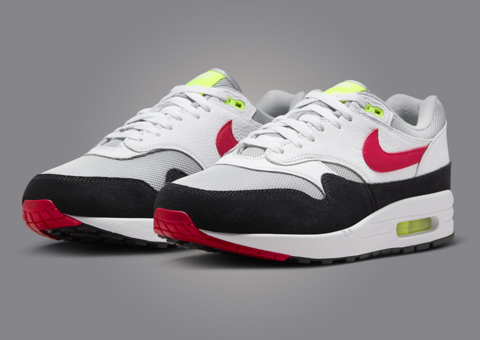 Nike Air Max 1 Chili Volt Angle