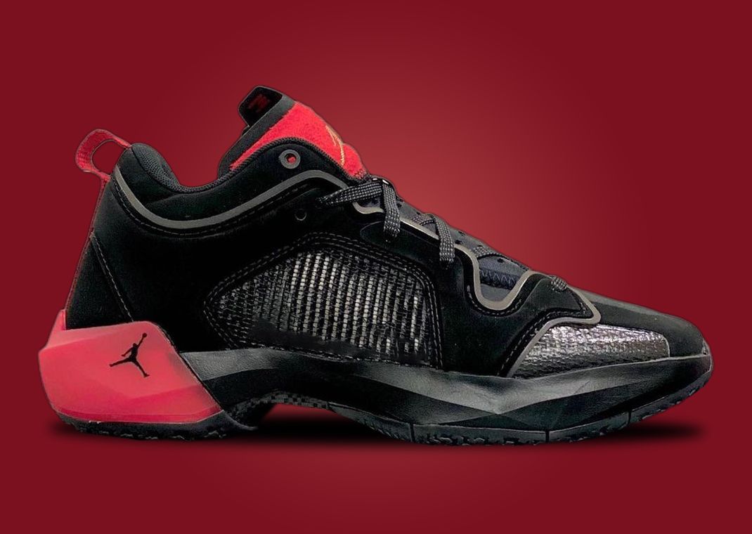Air Jordan 37 low Bred ブラック/レッド バッシュ Air JORDAN 37 Low BRED Men's US 15 Black Red Nike Basketball
